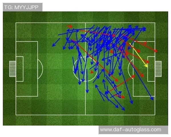 重庆足球队战术解析与对手对比深度剖析