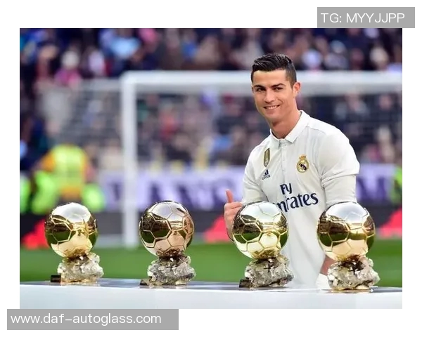 足球明星何统帅脸部特写展现运动魅力与个人风采的精彩瞬间